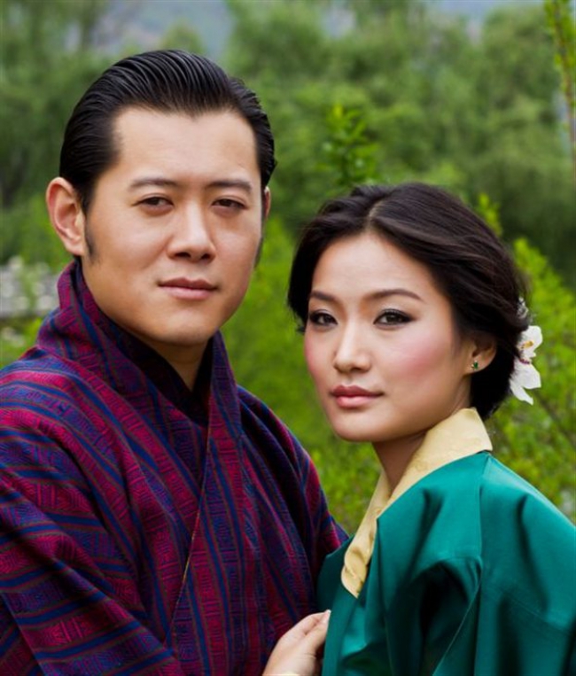Μπουτάν: Ο βασιλιάς απολογείται διότι νυμφεύεται μία «κοινή θνητή»